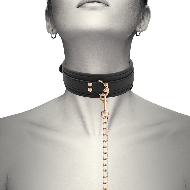 Coquette Chic Desire Fantasy Collar Cuero Vegano Con Correa Y Forro De Neopreno